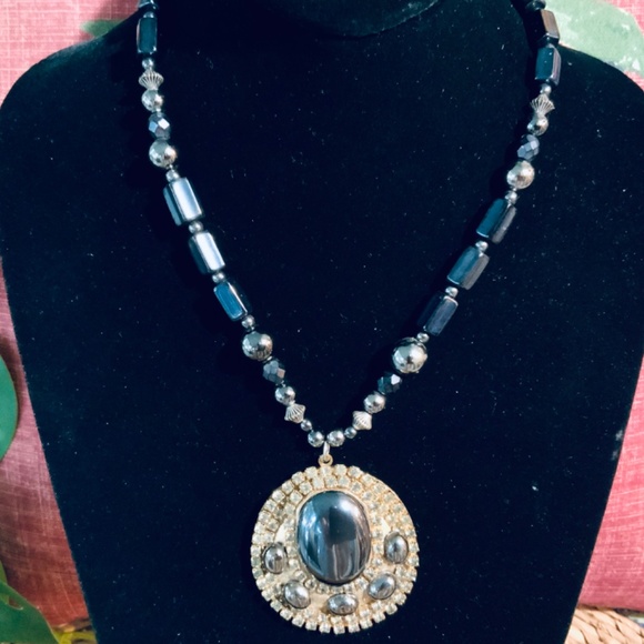 Exquisite VINTAGE GENUINE HEMATITE PENDANT STATEMENT NECKLACE- SWAROVSKI CRYSTAL - Picture 4 of 13